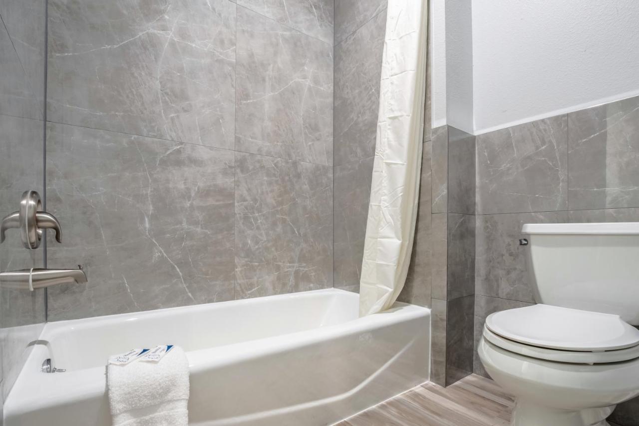 Scottish Inn Кейті Екстер'єр фото